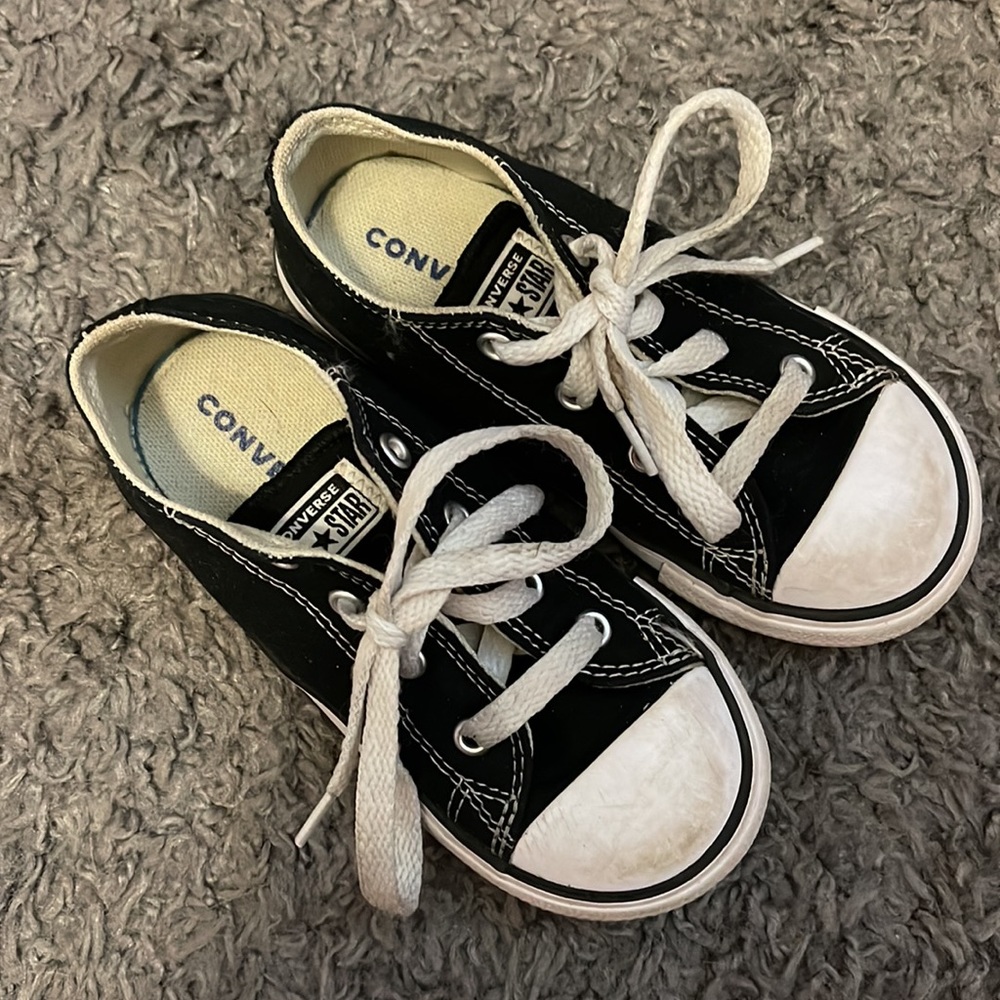 Play Converse - Picture 2 of 4